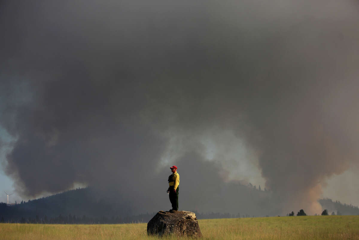 Cle Elum wildfire burns 70 homes, buildings