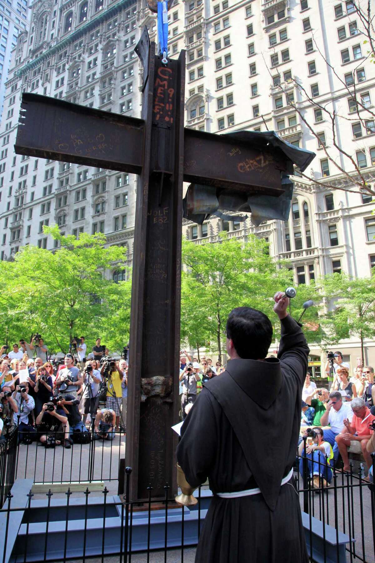 Sept. 11 memorial defends display of steel cross
