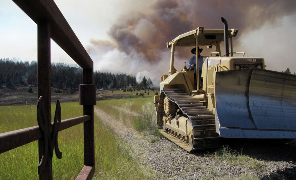 Cle Elum wildfire burns 70 homes, buildings