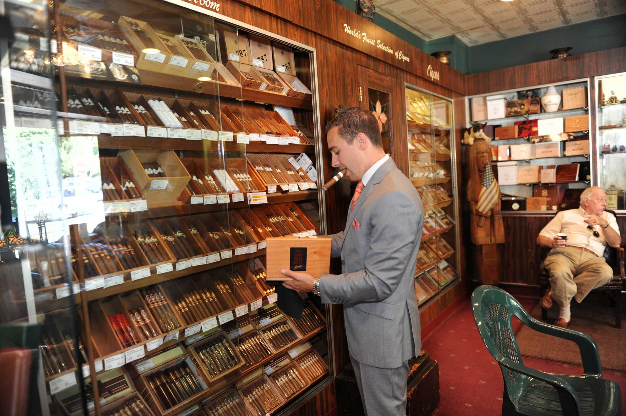 Tobacconist to offer cigar smokers a place to puff