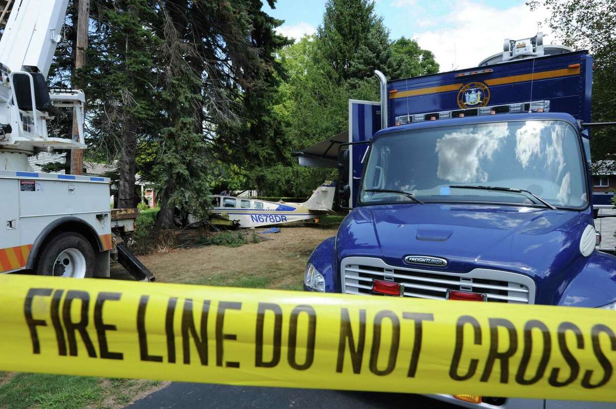 Pilot in crash dies from his injuries