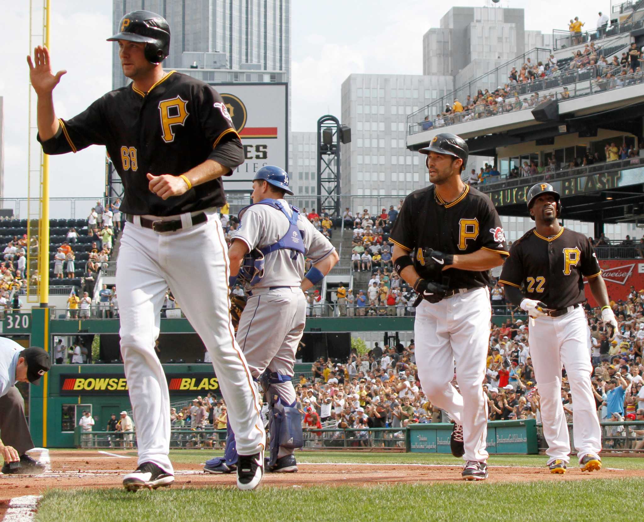 Inside Pitch Burnett Wins Th As Pirates Top Dodgers