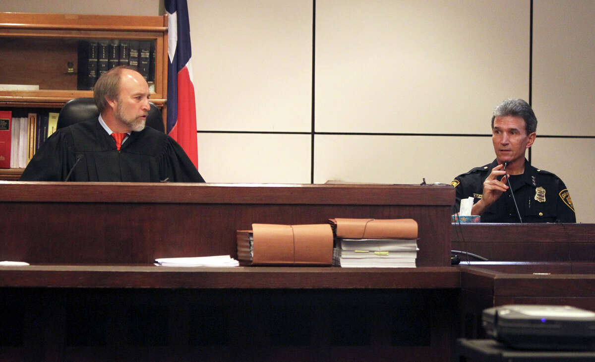 San Antonio police chief William McManus (right) testifies Monday November 22, 2010 in the 226th District Court during the manslaughter trial of former San Antonio police officer David Seaton. On the left is judge Sid Harle. JOHN DAVENPORT/jdavenport@express-news.net