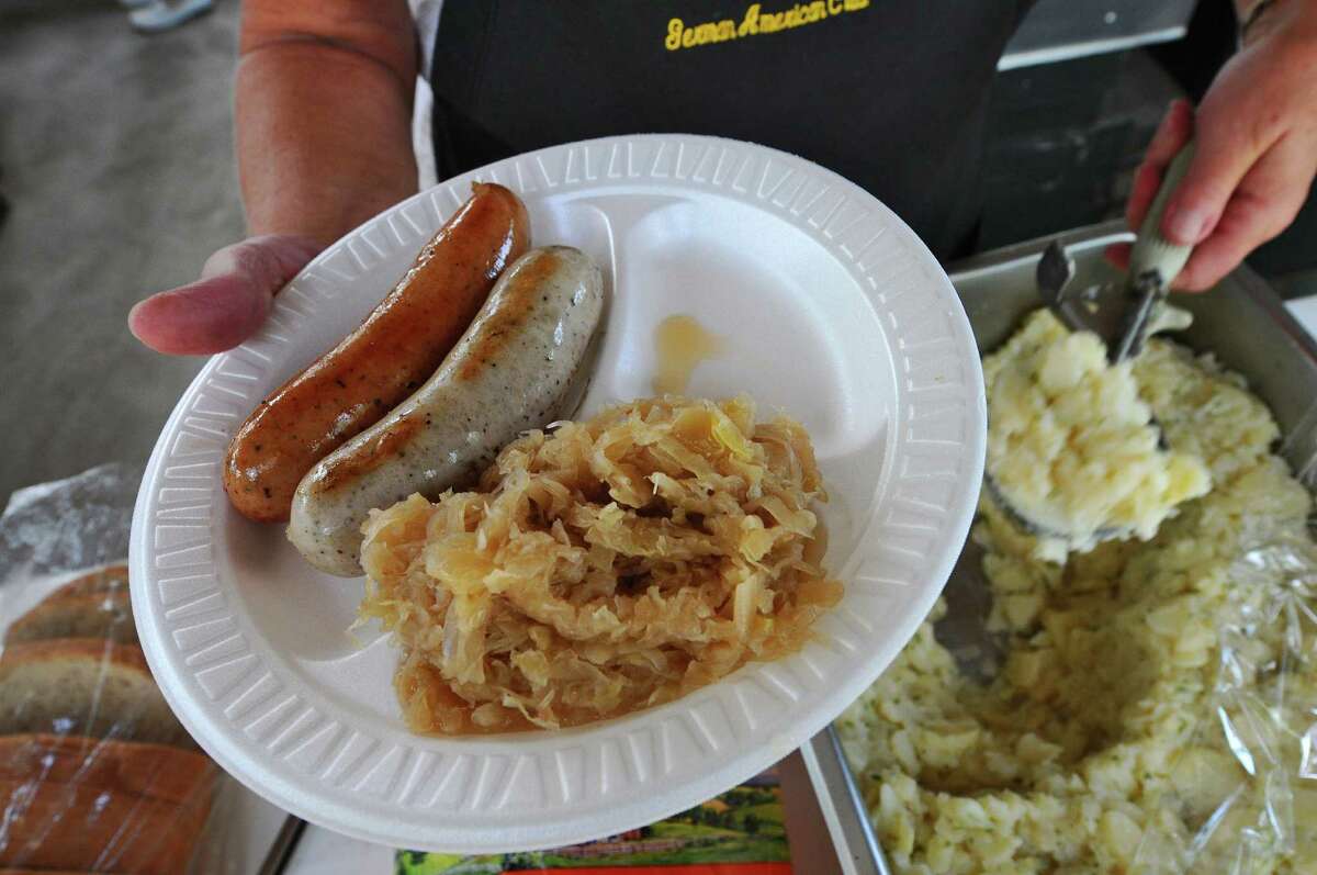 Photos Wursts, dancing at German festival