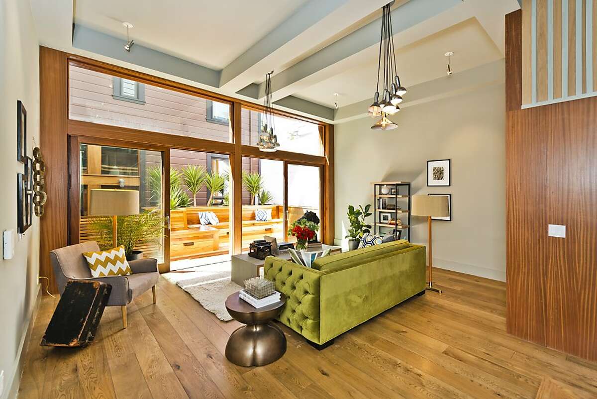 Duboce Triangle townhouse with roof deck