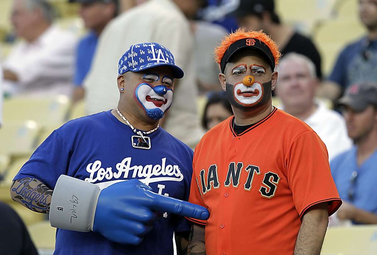 Giants beat Dodgers 2-1