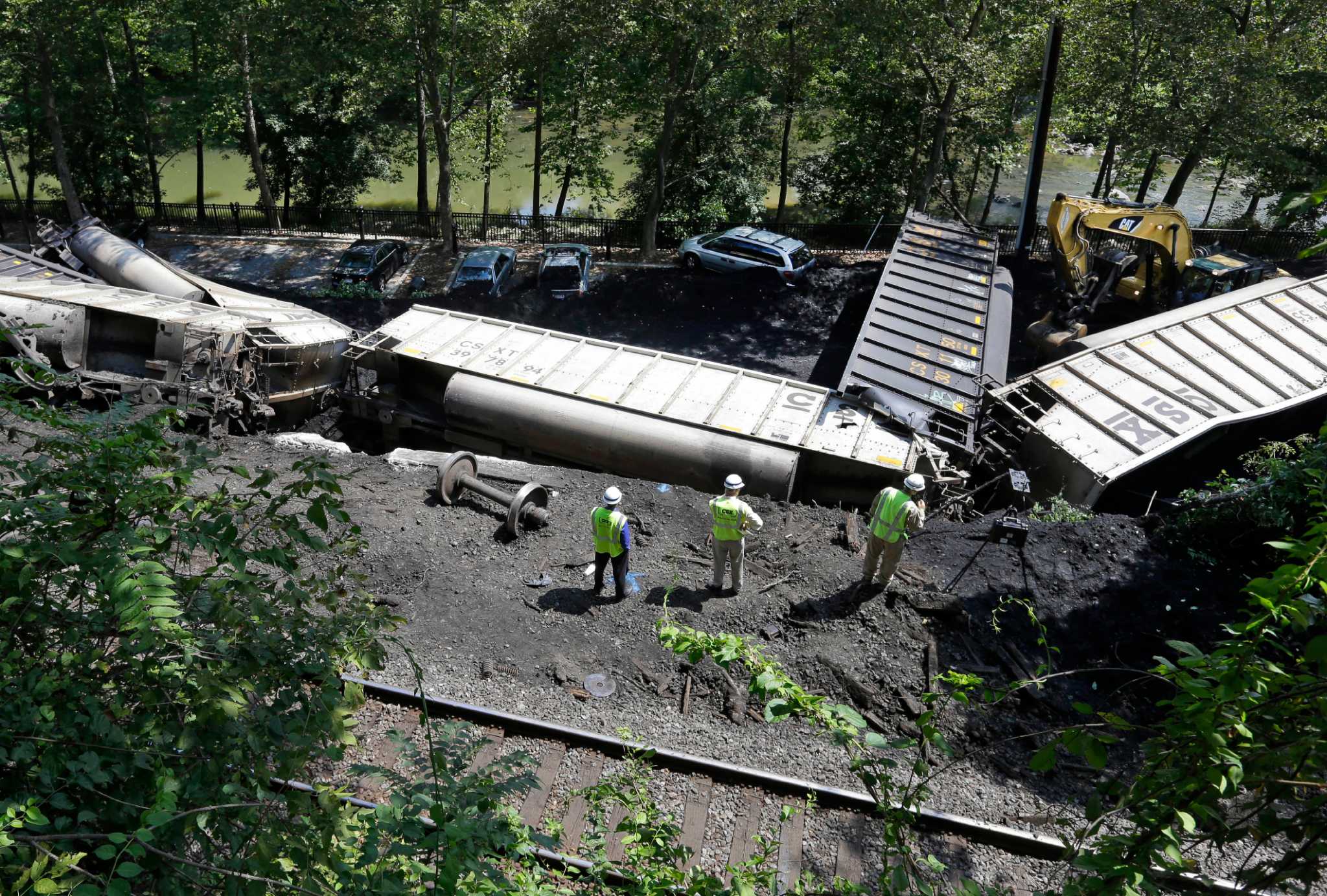 Train Derails, Leaves 2 Dead