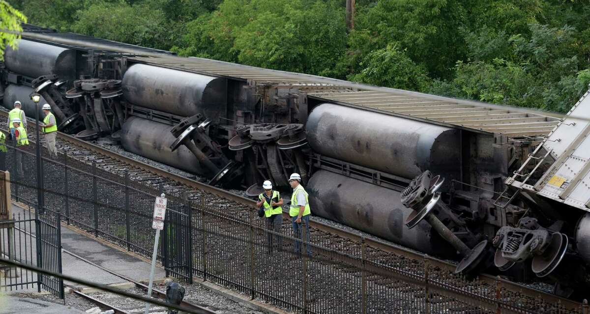 Train derails, leaves 2 dead