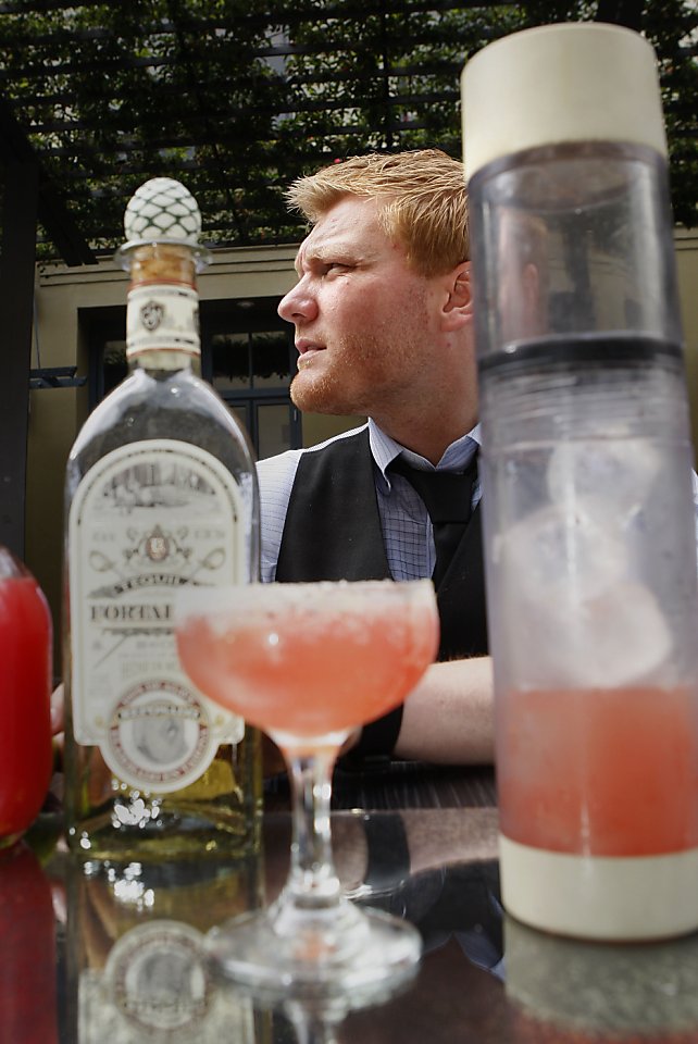 The Perlini Carbonating Cocktail Shaker