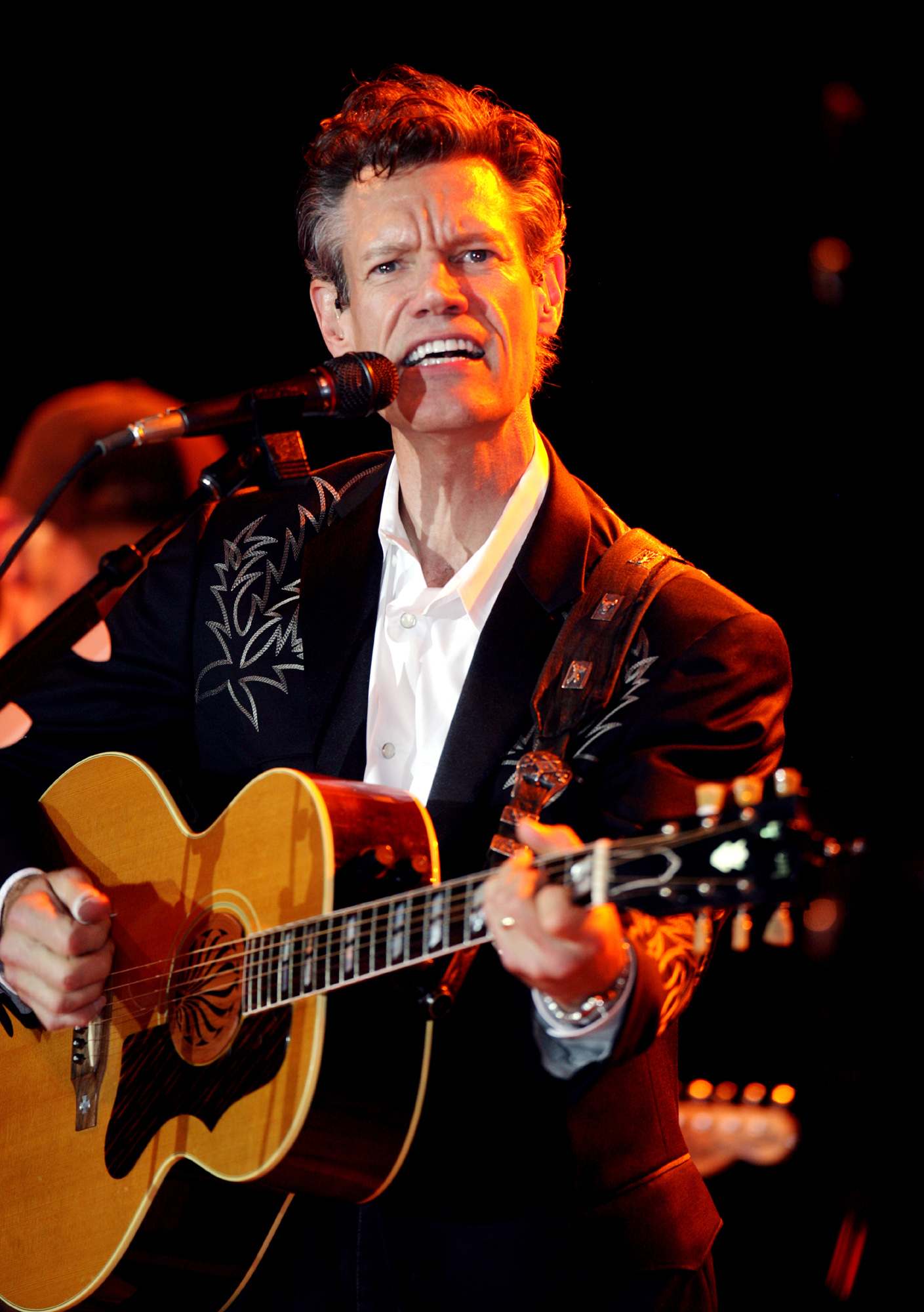 Randy Travis arrested for drunken fight