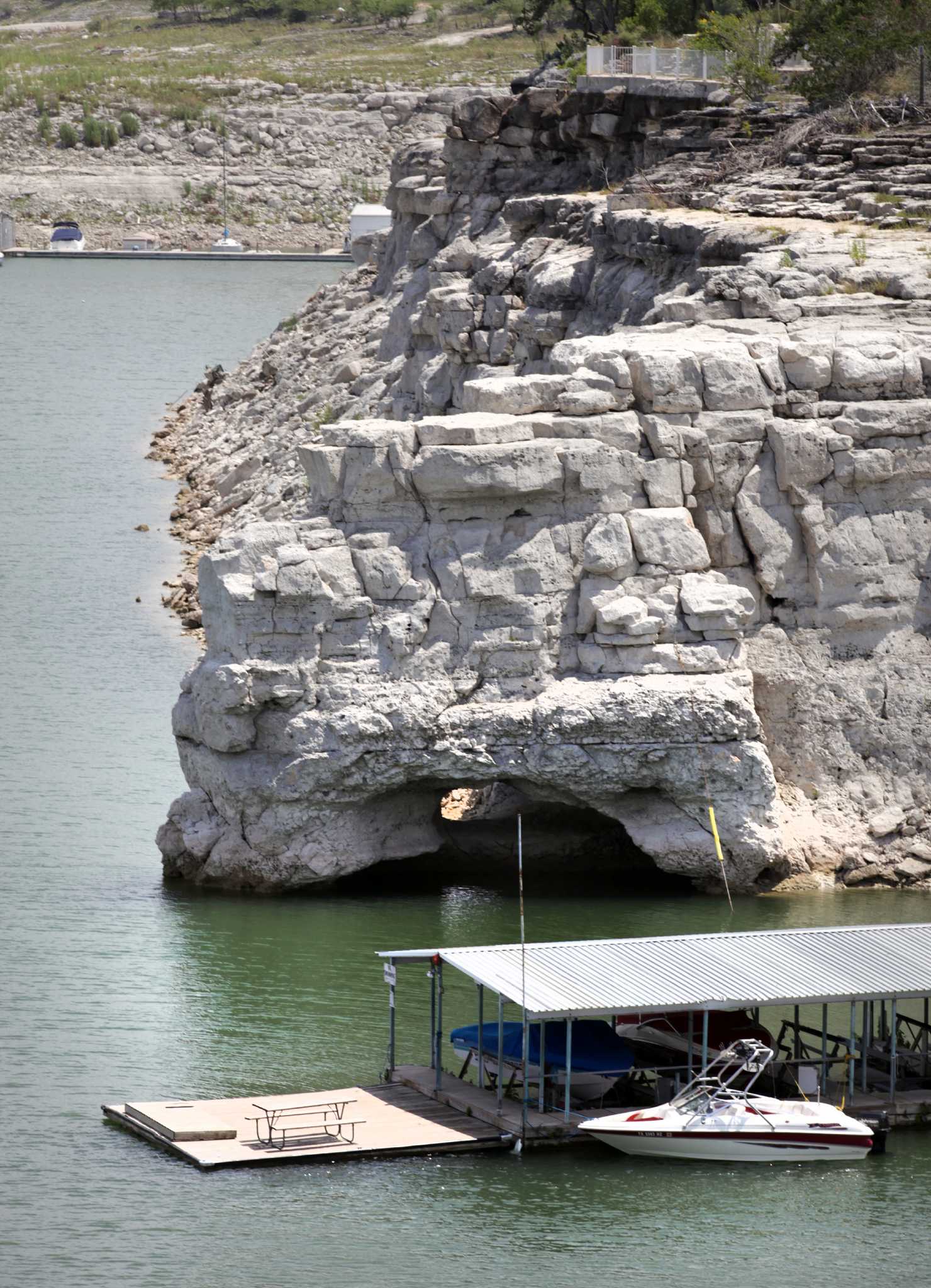 Residents on edge as Medina Lake evaporates