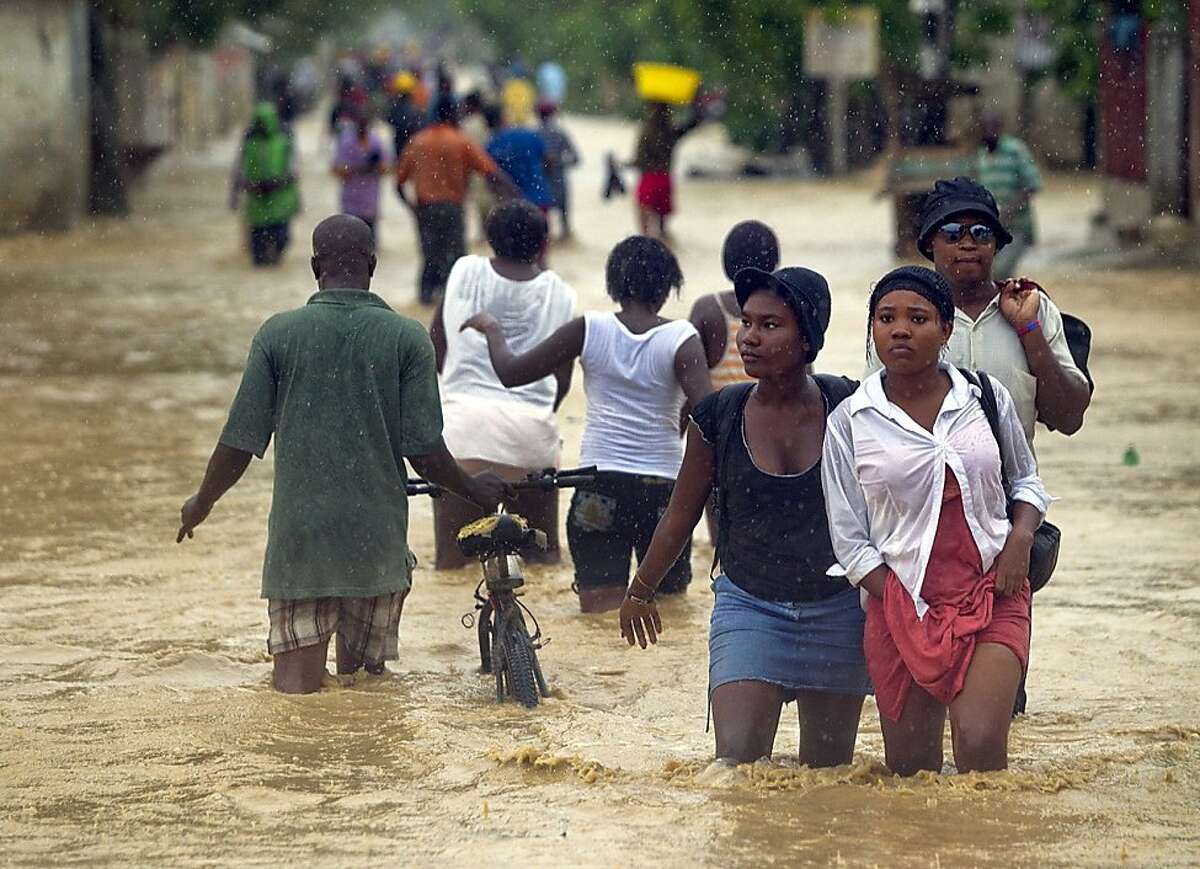 Tropical Storm Isaac lashes Haiti, Cuba