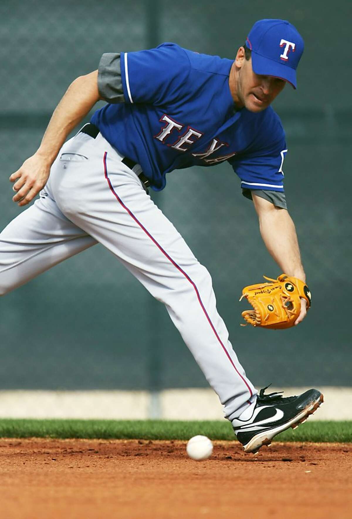 Marco Scutaro gives SF Giants a lift