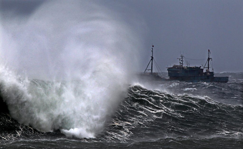 Okinawa typhoon cuts power to thousands