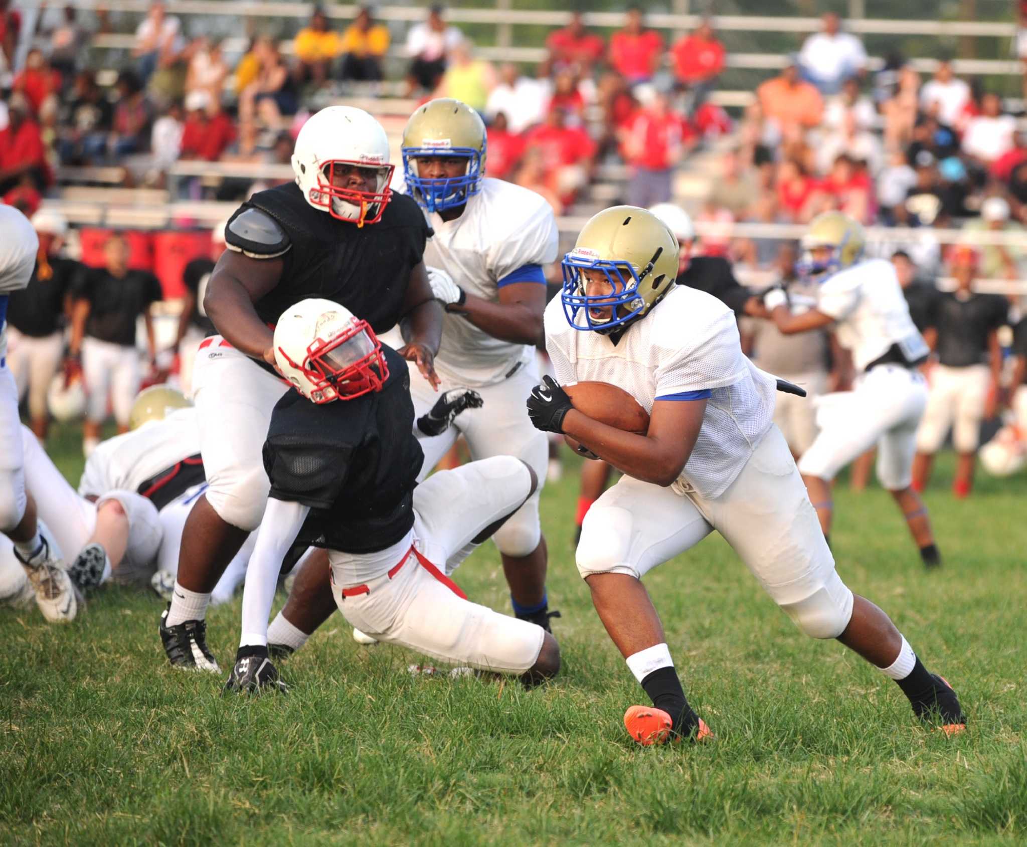 Football: Elkins to get early road test