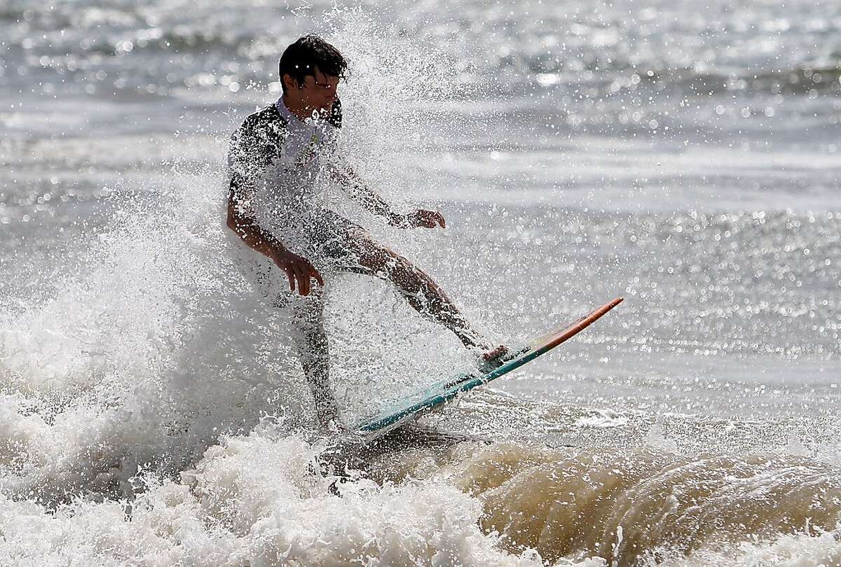 Isaac makes landfall in La; Gulf Coast Braces