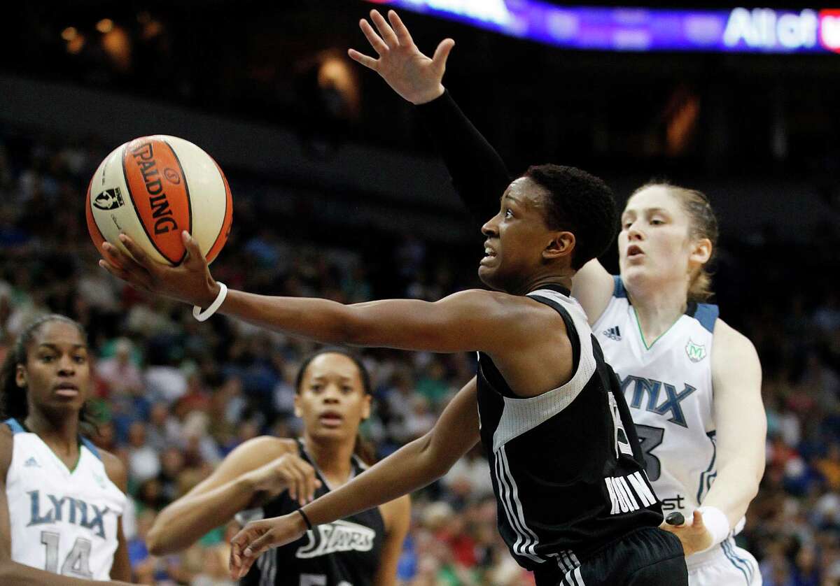 Second-year pro Danielle Robinson (center) of the Silver Stars already is becoming one of the league’s top point guards.