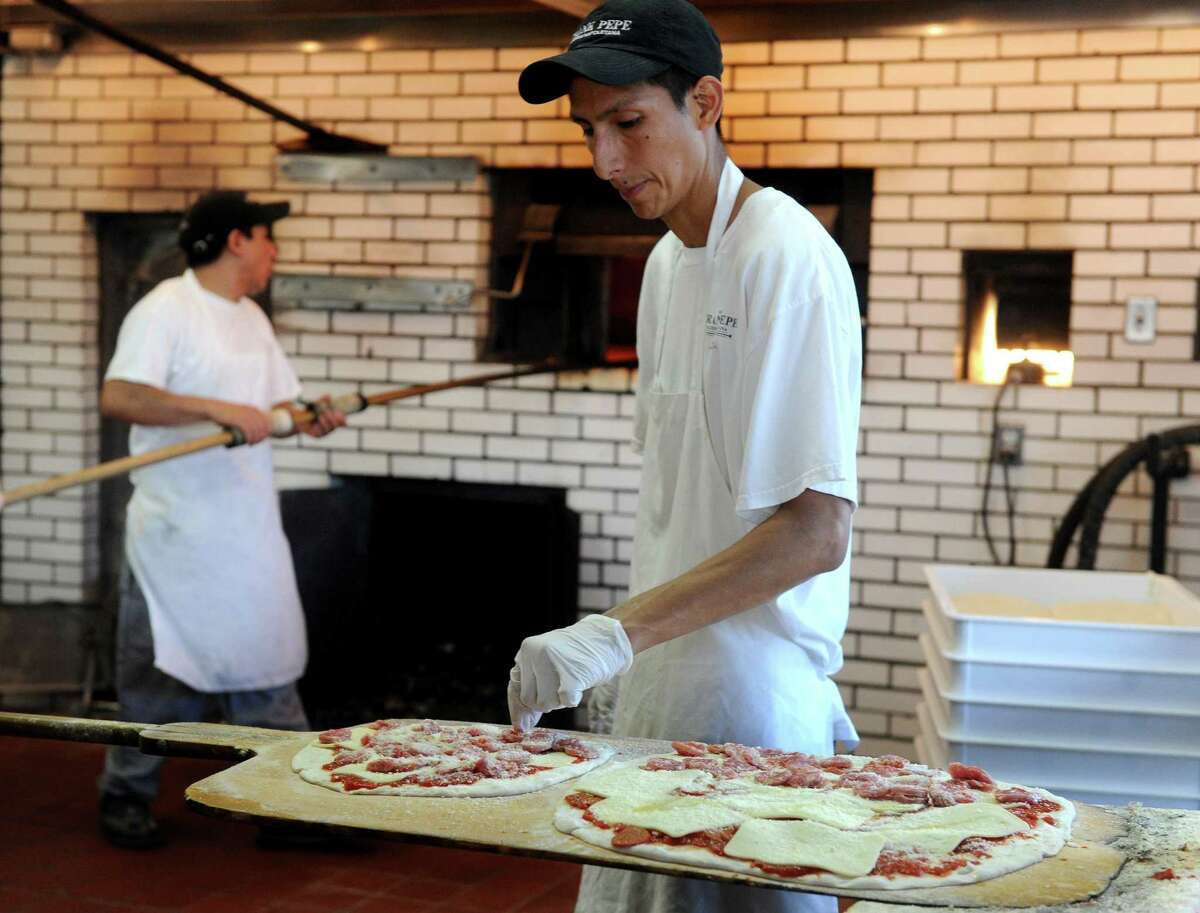 Pepe's likes the heat in Stamford's pizza kitchens