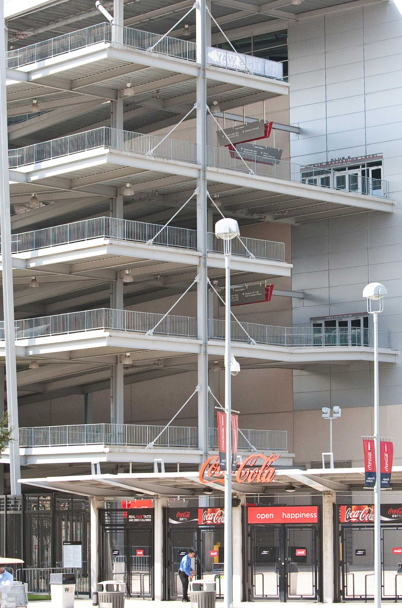 Reliant Stadium checking escalators after man's fatal fall