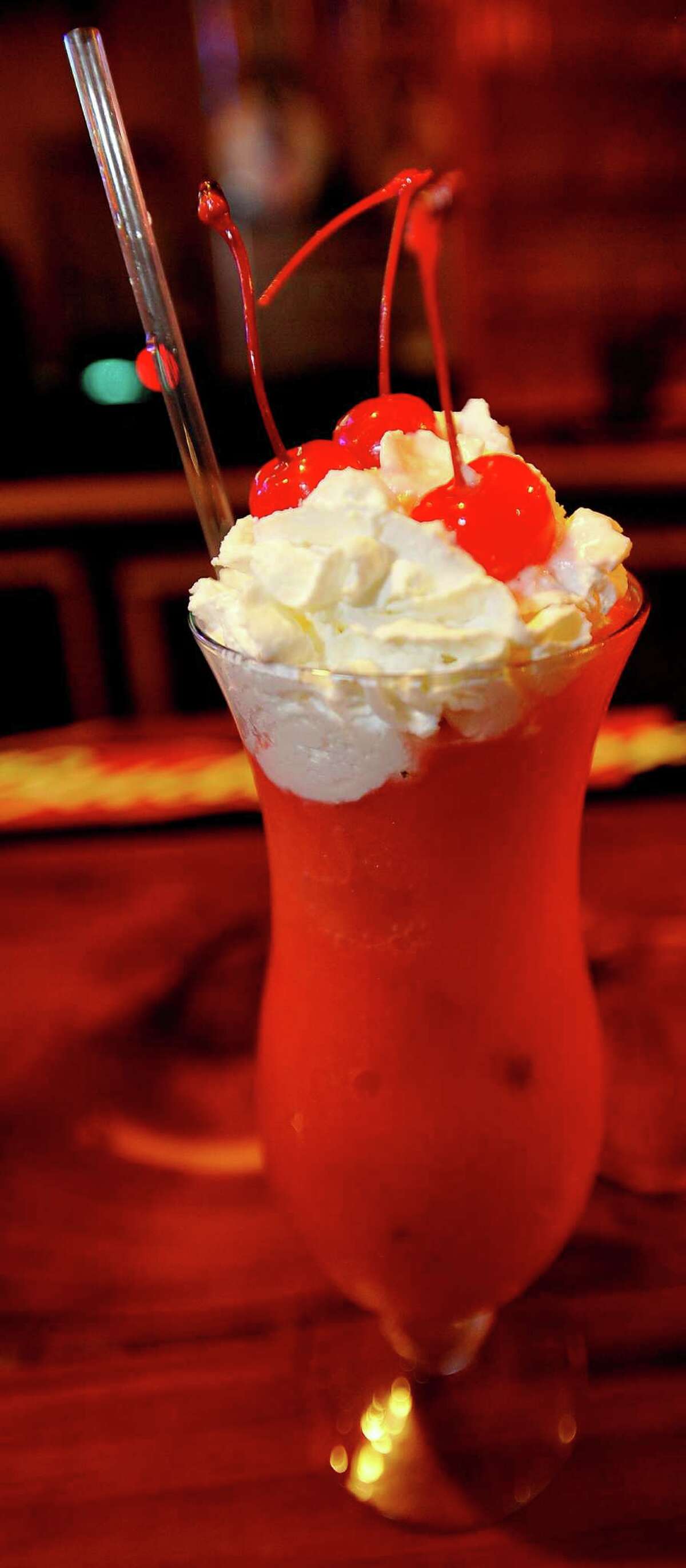 cat5 MidCounty eatery offers taste of the Tropics