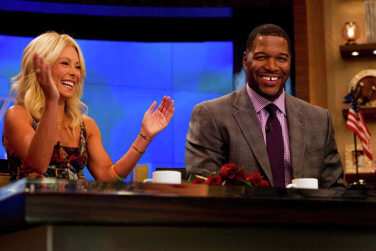 Strahan Becomes Kelly Ripas Co Host 