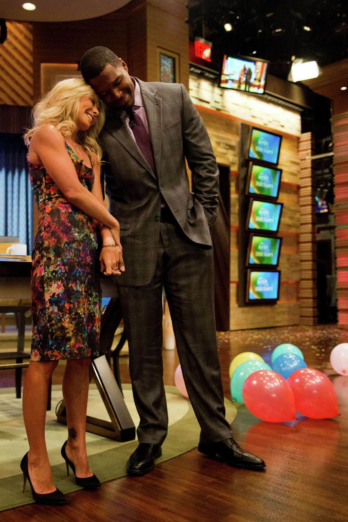 Strahan becomes Kelly Ripa's co-host