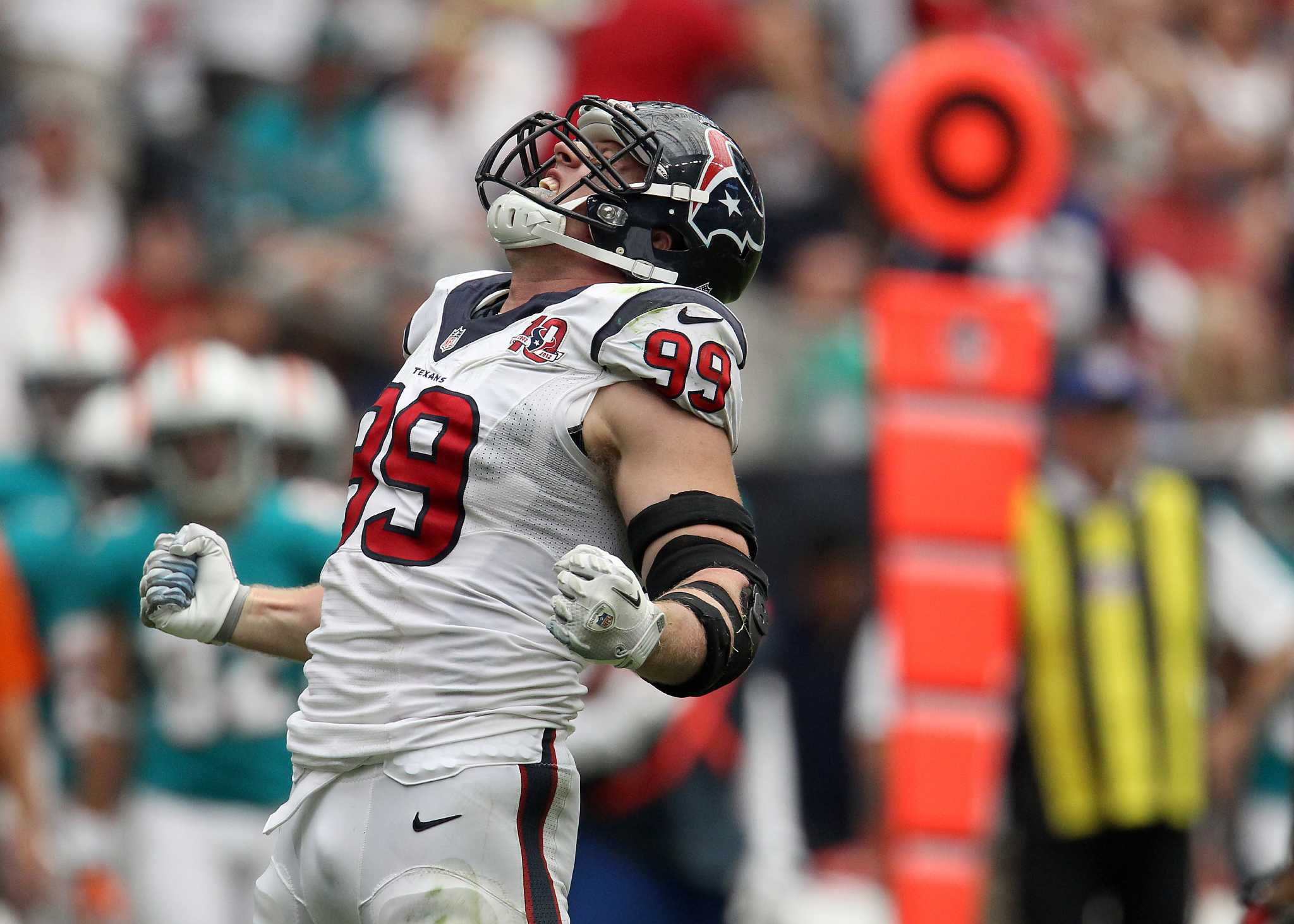 Texans' J.J. Watt, brothers emphasize need to hydrate