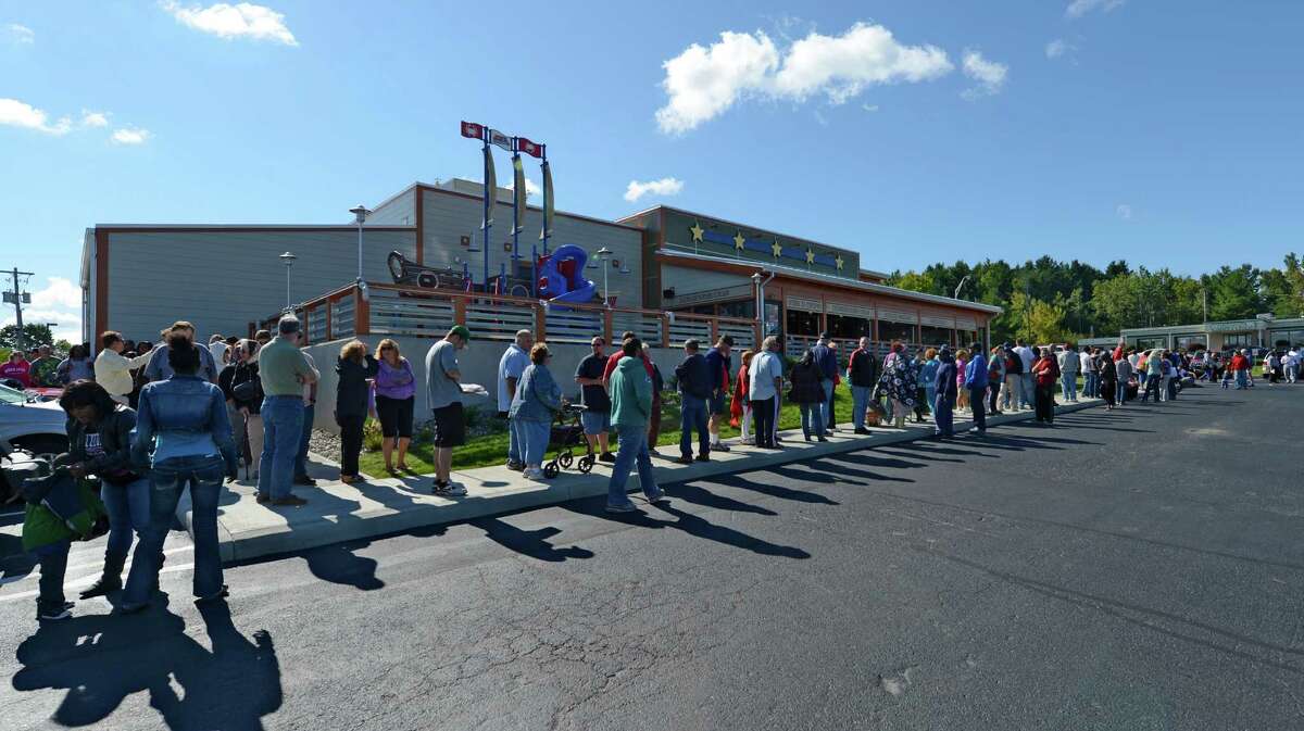 Lines form for Joe's Crab Shack