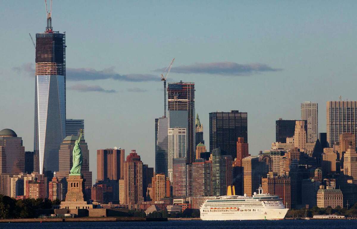 tour-of-world-trade-center-construction-site-memorial