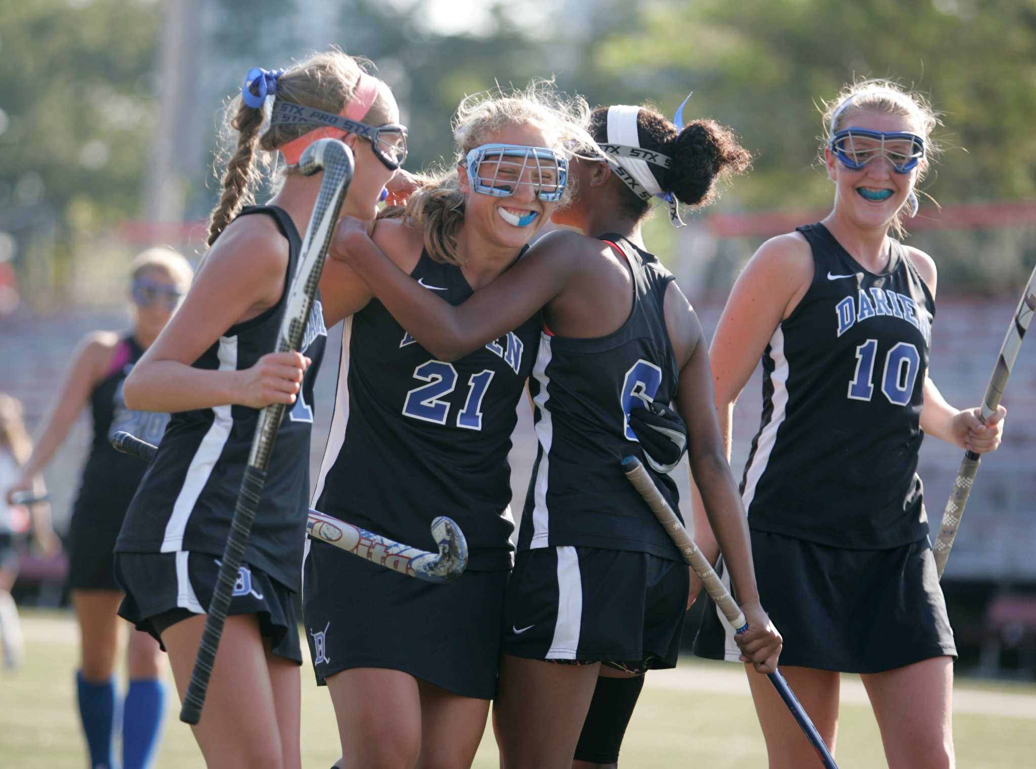 Darien field hockey team takes down rival New Canaan via shutout