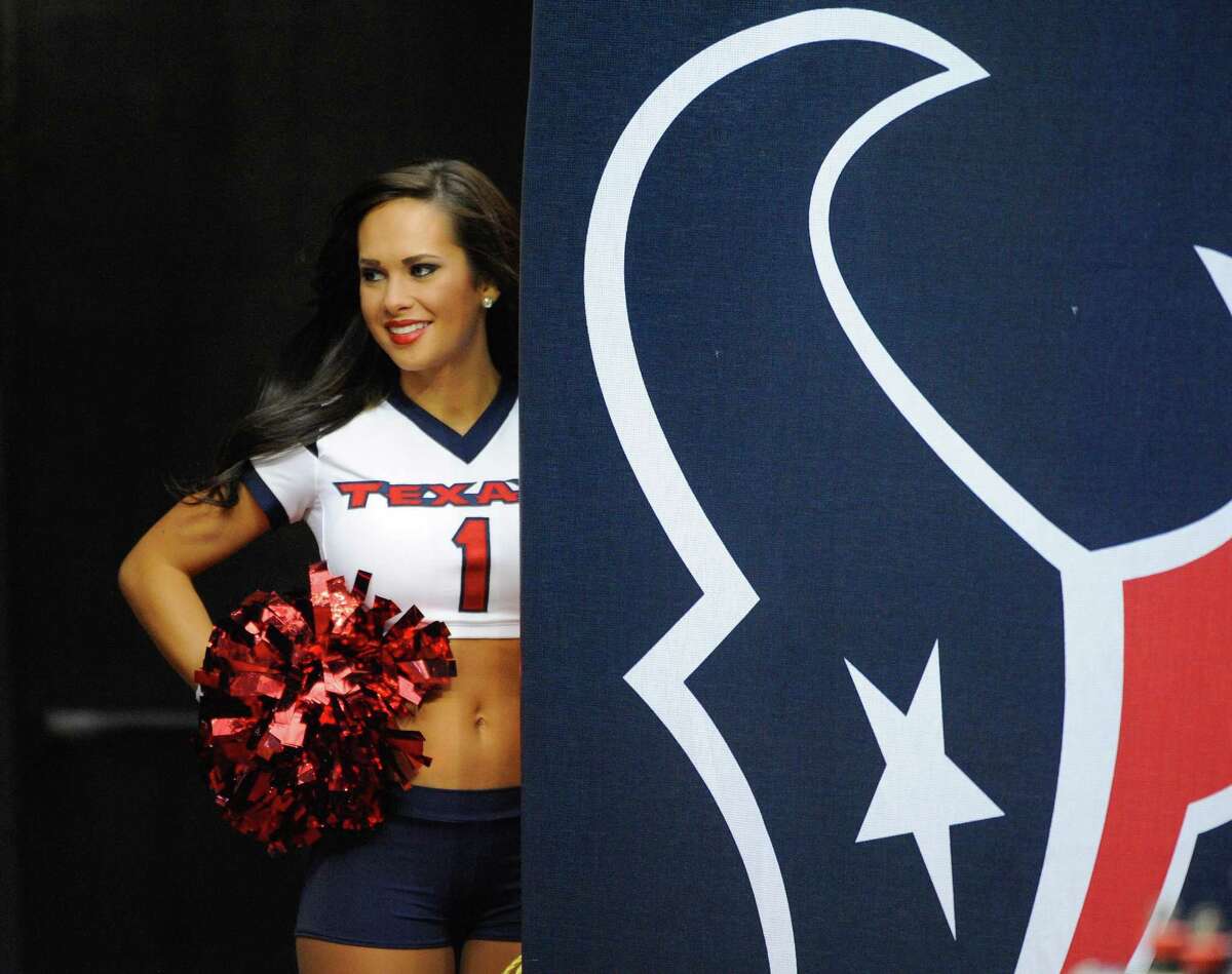 Five Houston Texans Cheerleaders are Pursuing STEM Careers - Science  Cheerleaders