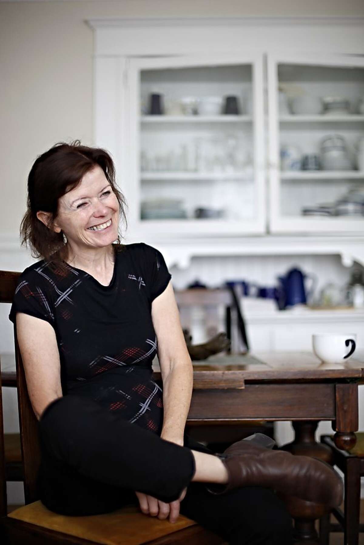 Writer digs deep for Leonard Cohen bio