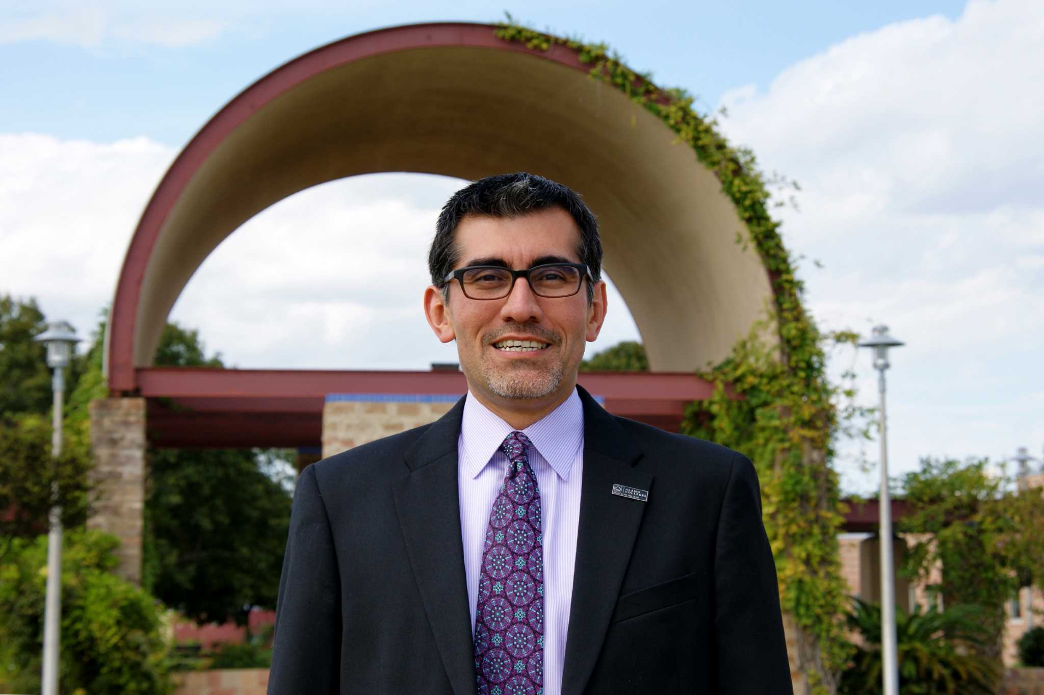 UTSA graduate Flores handed reins at Palo Alto
