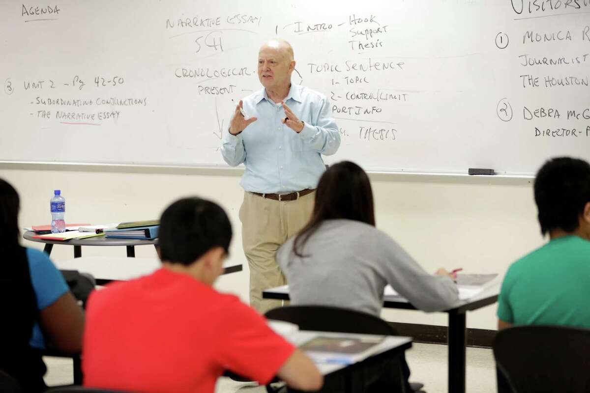 English professor Philip Hardy gives a lesson, during an intensive English class, Thursday, September 13, 2012 at Houston Community College main campus in Houston, Texas. (TODD SPOTH FOR THE CHRONICLE)
