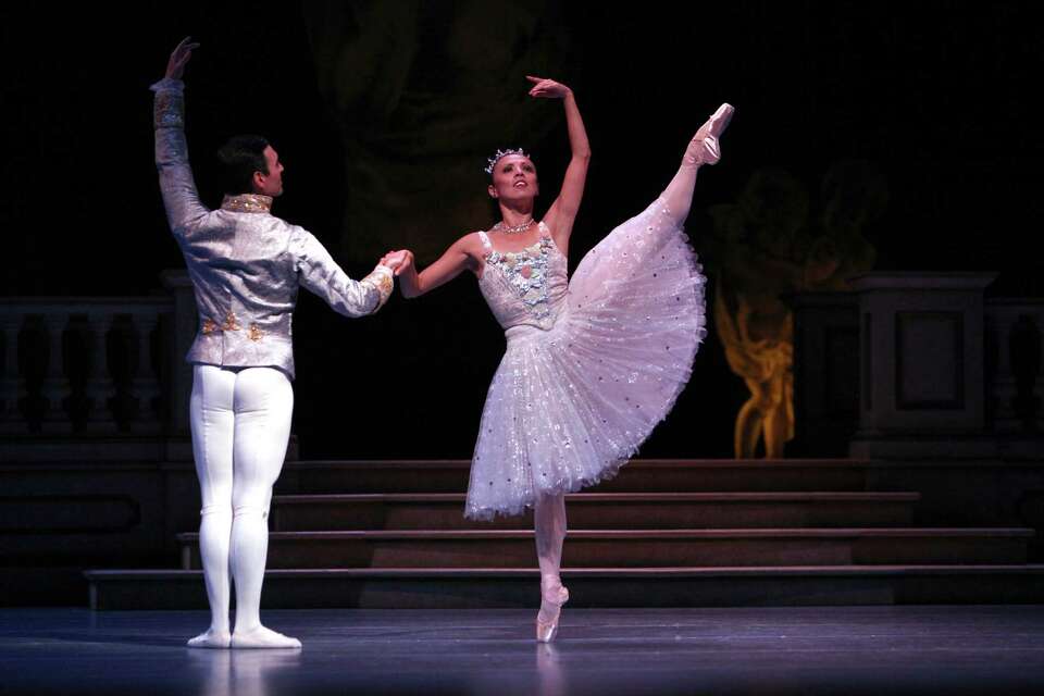 Cinderella opens 40th season at Pacific Northwest Ballet