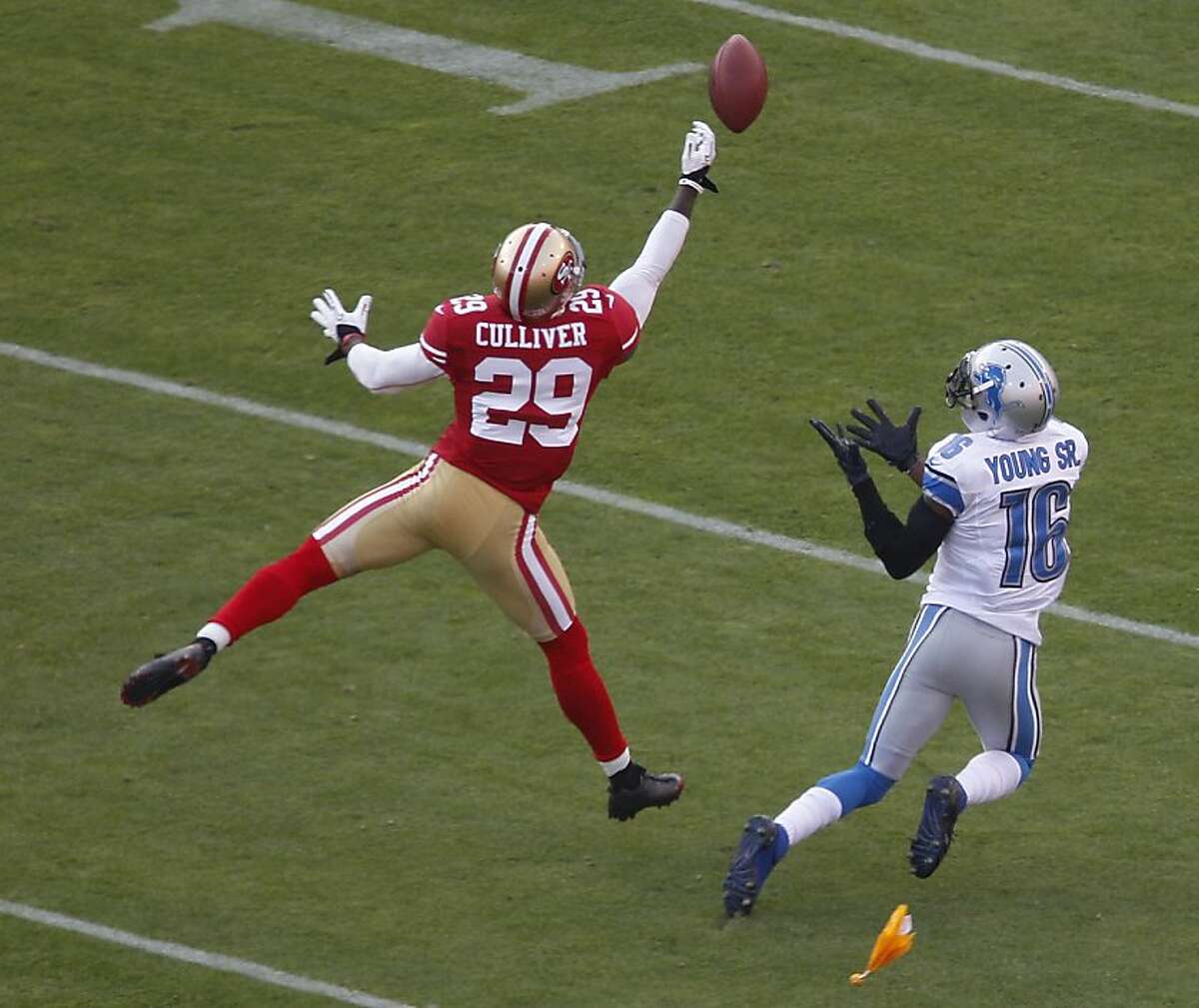 San Francisco 49ers Chris Culliver (29) returns a kickoff against the  Houston Texans at Candlestick Park in San Francisco on August 27, 2011. The  Texans trounced the 49ers 30-7. UPI/Terry Schmitt Stock Photo - Alamy