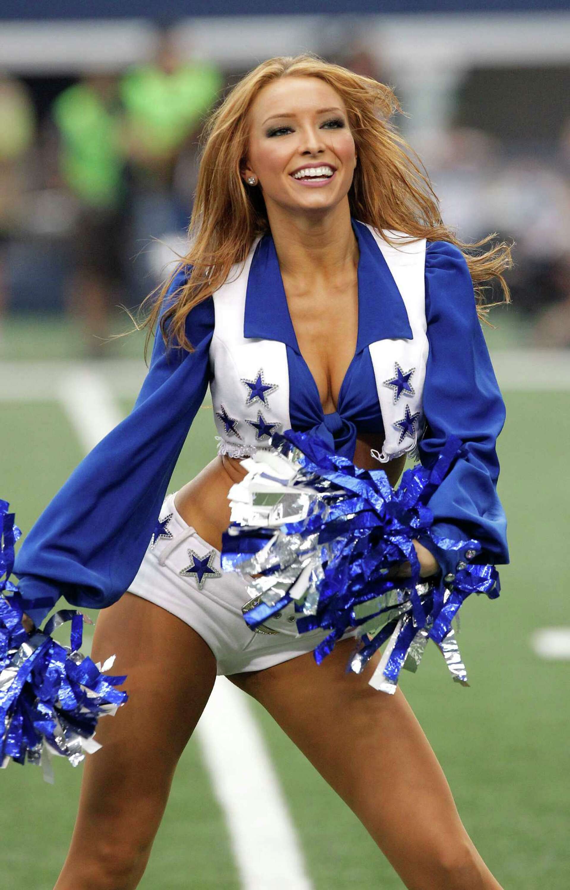 Dallas Cowboys Cheerleaders slip on swimsuits for upcoming calendar photo  shoot