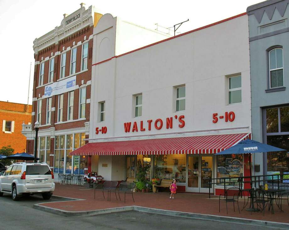 Walmart offers free tuition to U.S. workforce The Hour