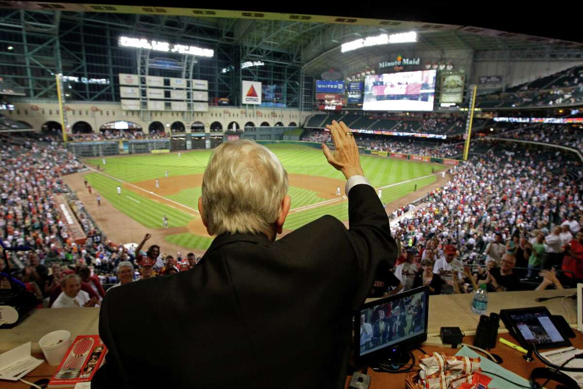 Wednesday's seventh-inning stretch was a time for Milo Hamilton to soak in the appreciation of the crowd of 18,712, the last one at Minute Maid Park for the Astros as a member of the National League.