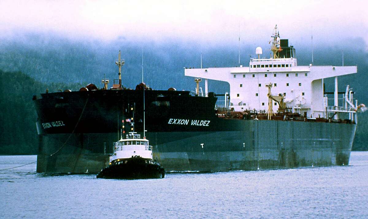 30 years later, relive the incredible scenes from the Exxon Valdez oil