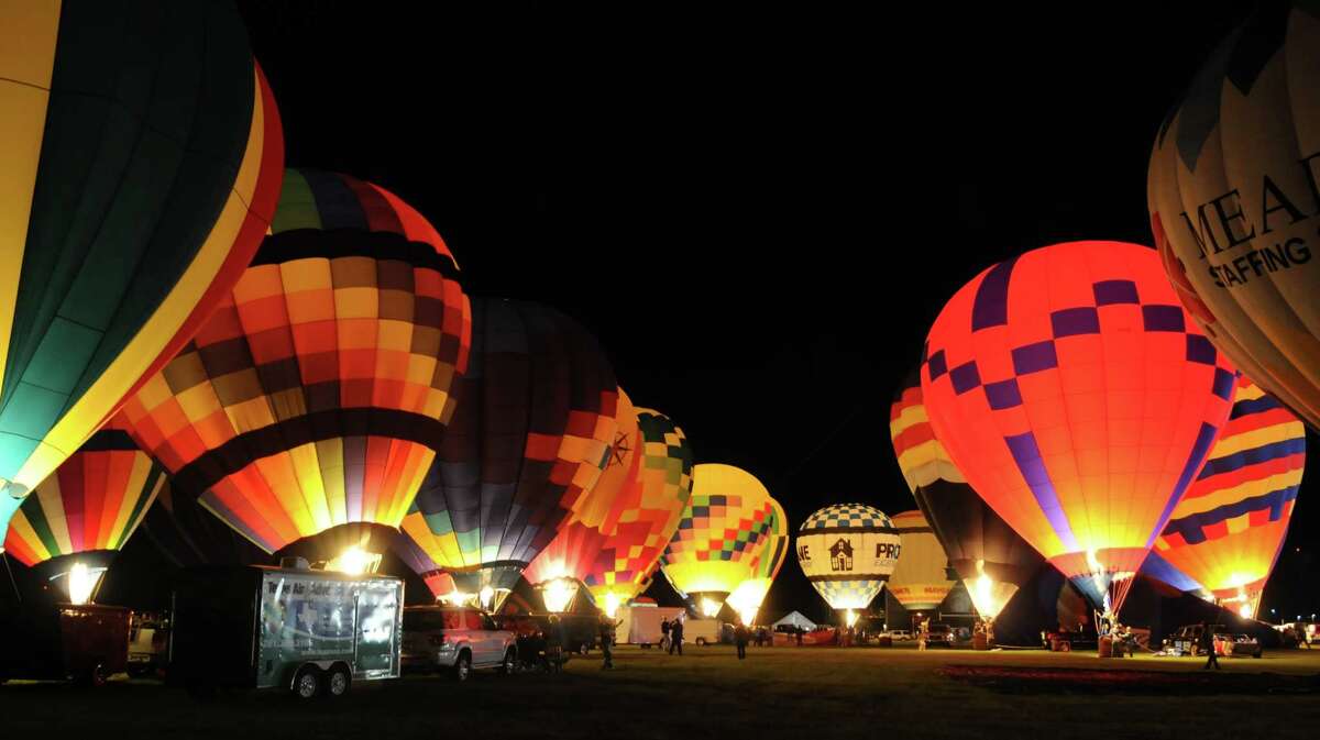 Hot air balloons take flight over Clear Lake