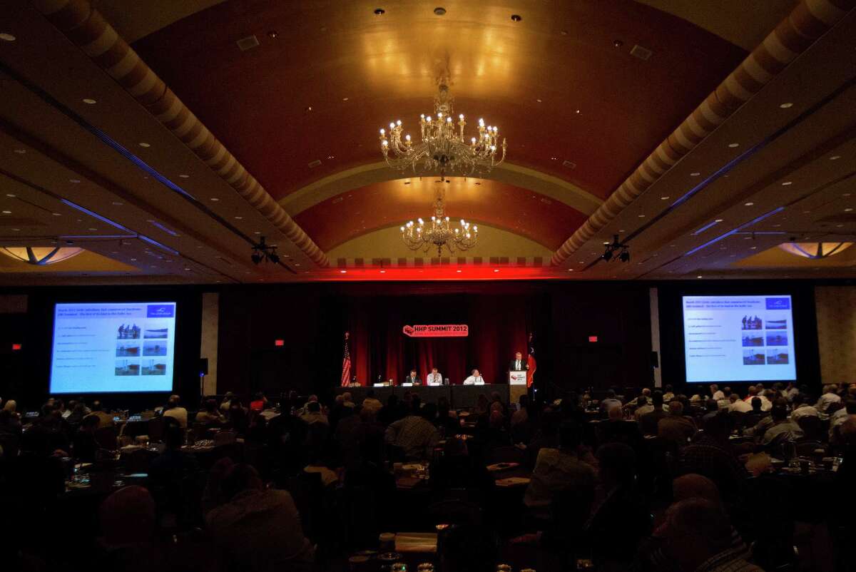 At the High Horsepower Summit 2012, participants heard the case for natural gas powering large oil field engines, resulting in large savings.