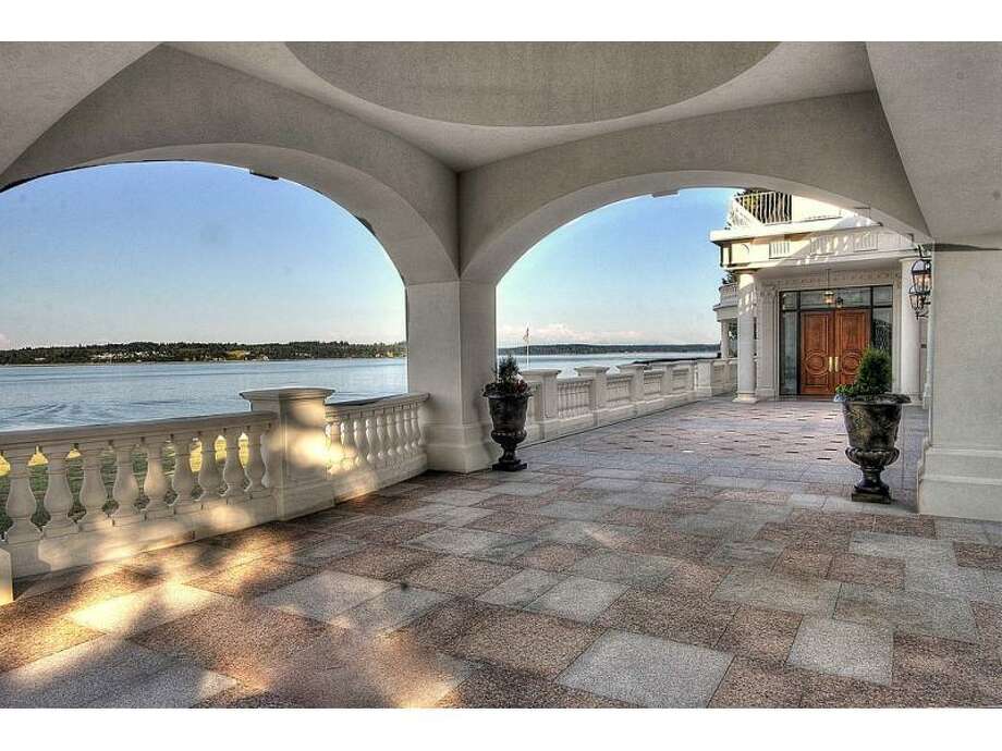 Aristocratic mansion on Johnson Point