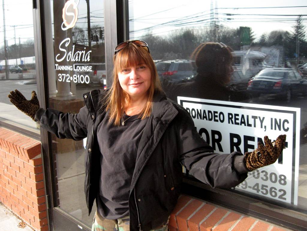 Tanning client burned when salon abruptly closes