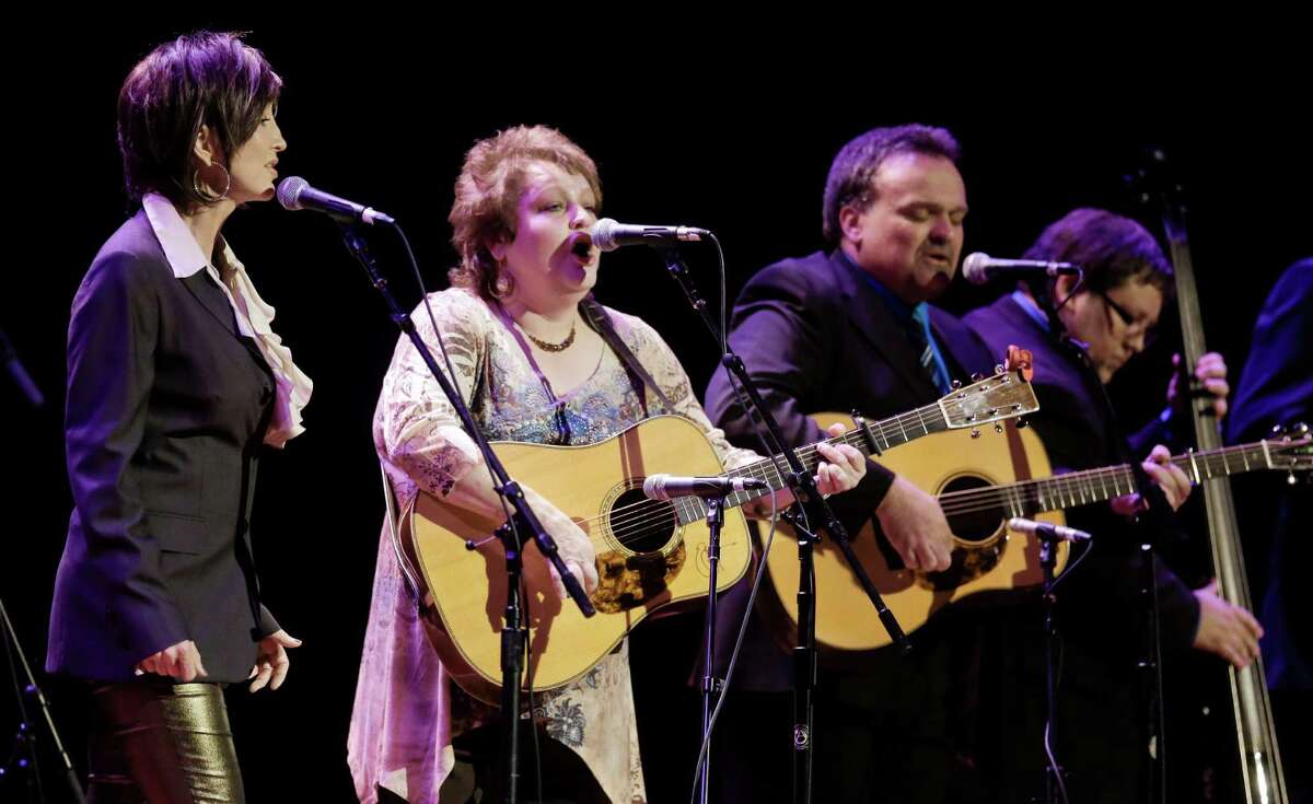 Country music star Pam Tillis, left, joins Dale Ann Bradley, second from left, and Bradley's band for a performance at the International Bluegrass Music Association Awards show on Thursday, Sept. 27, 2012, in Nashville, Tenn. (AP Photo/Mark Humphrey)