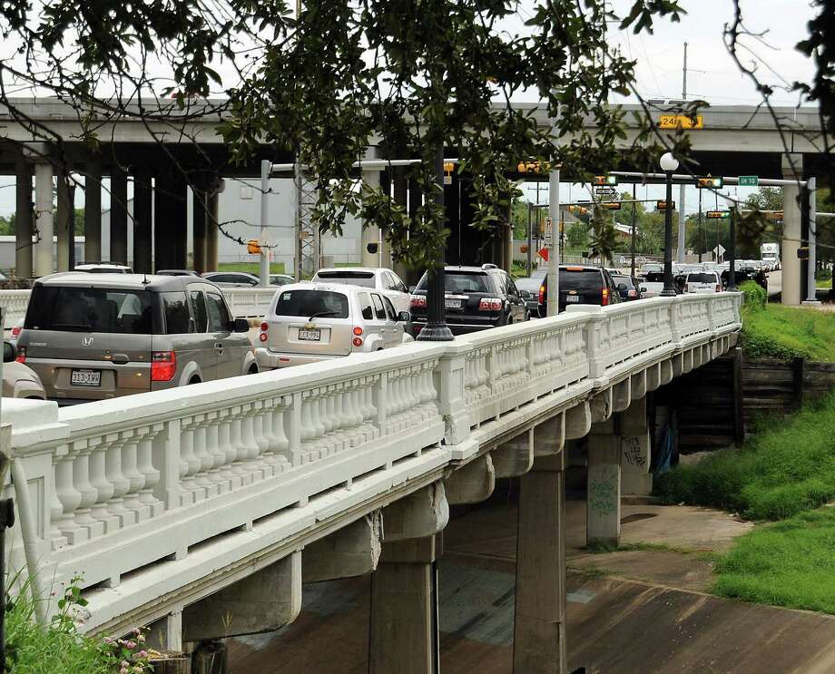 Many SUVs now too heavy for Yale Street bridge - Houston Chronicle