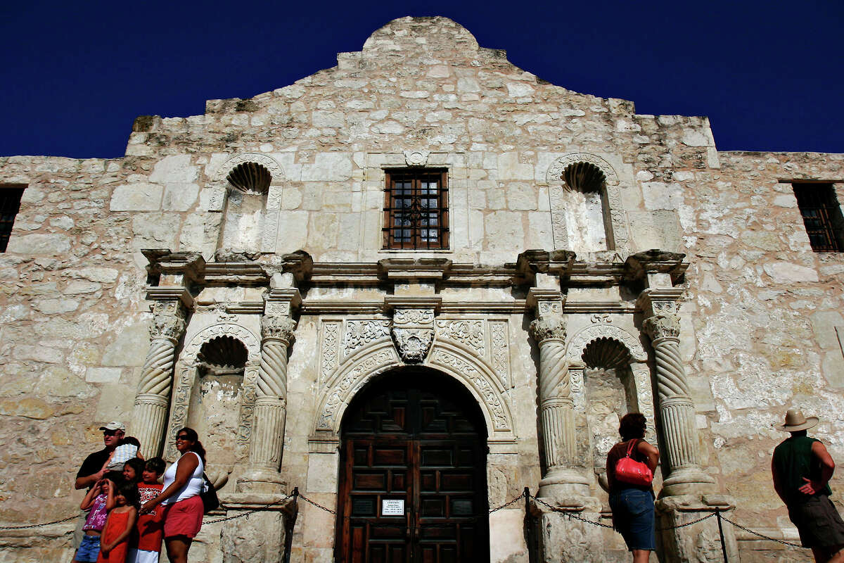 Nothing says "San Antonio" to the rest of the United States like the Alamo. And it's free to take family pictures.
