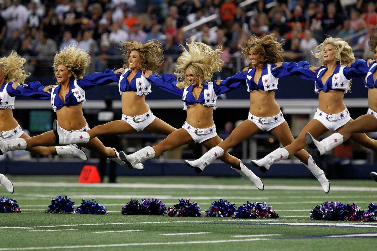 Dallas Cowboys Cheerleaders slip on swimsuits for upcoming calendar ...