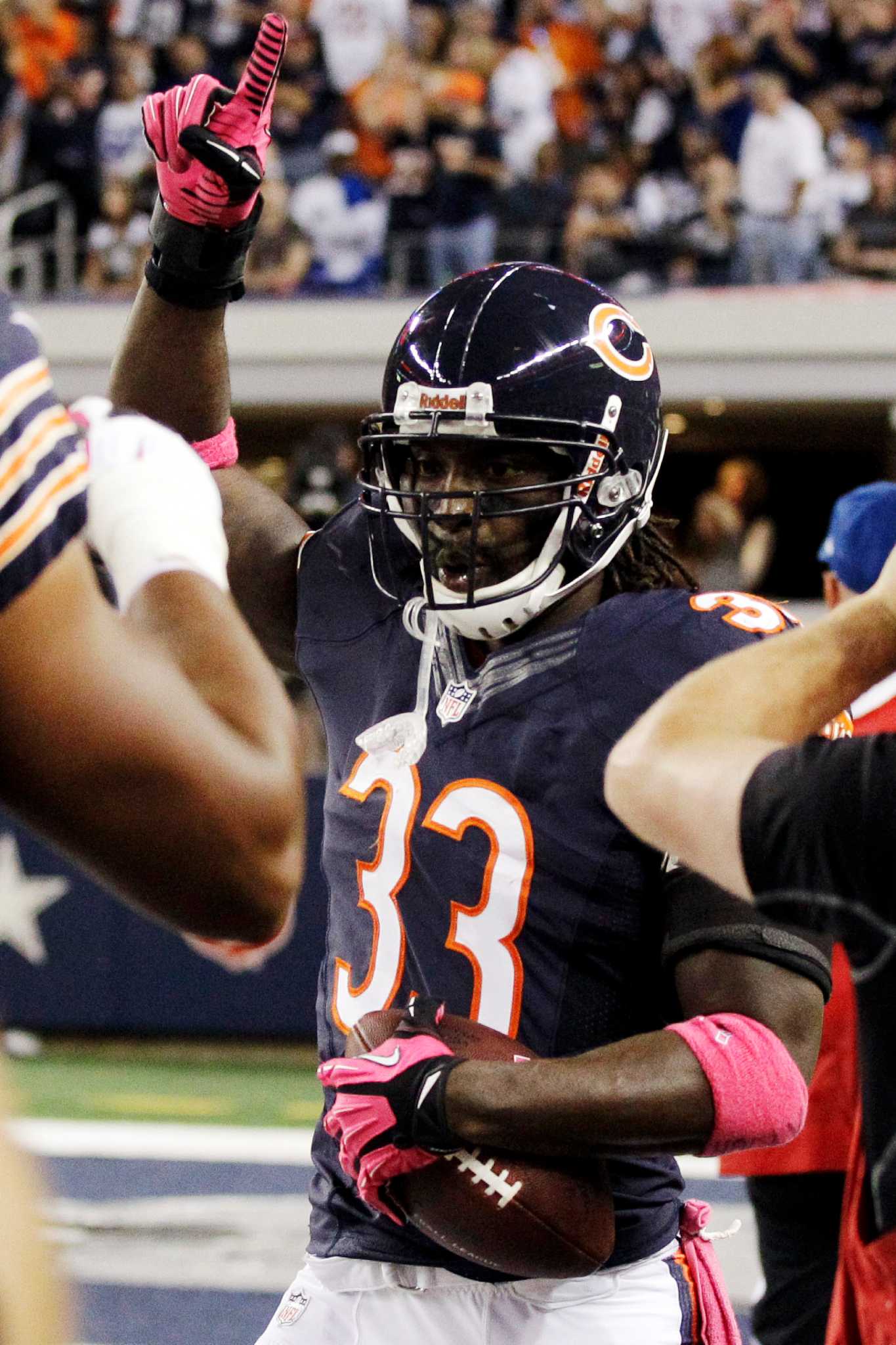 Bears get past Cowboys 34-18 with defense, Cutler