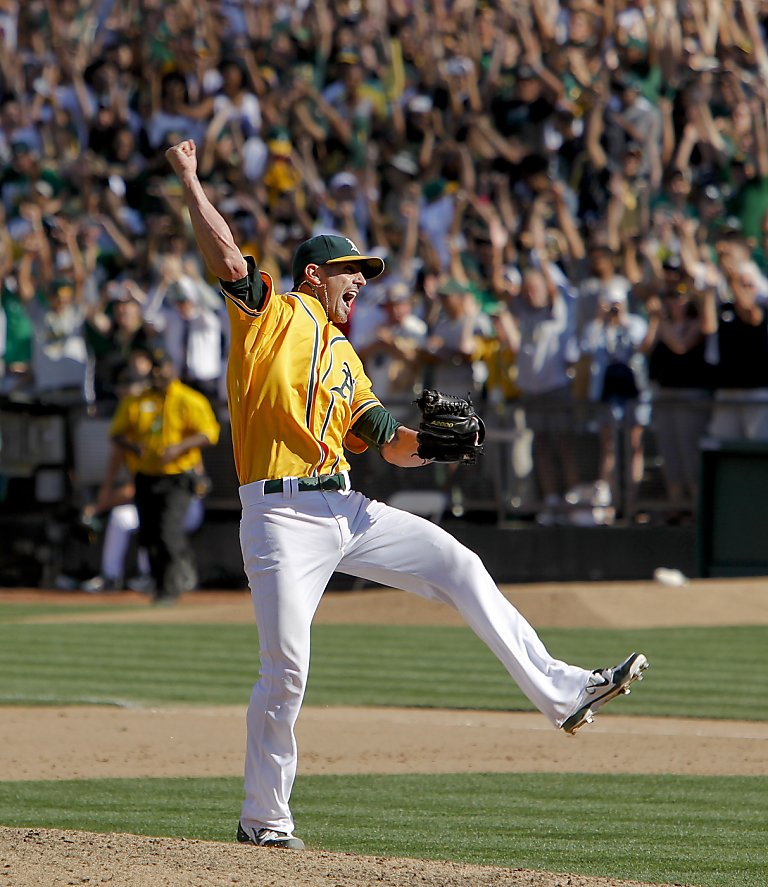 Josh Reddick and Coco Crisp have a beard competition going. Can't really  say either is a winner : r/baseball